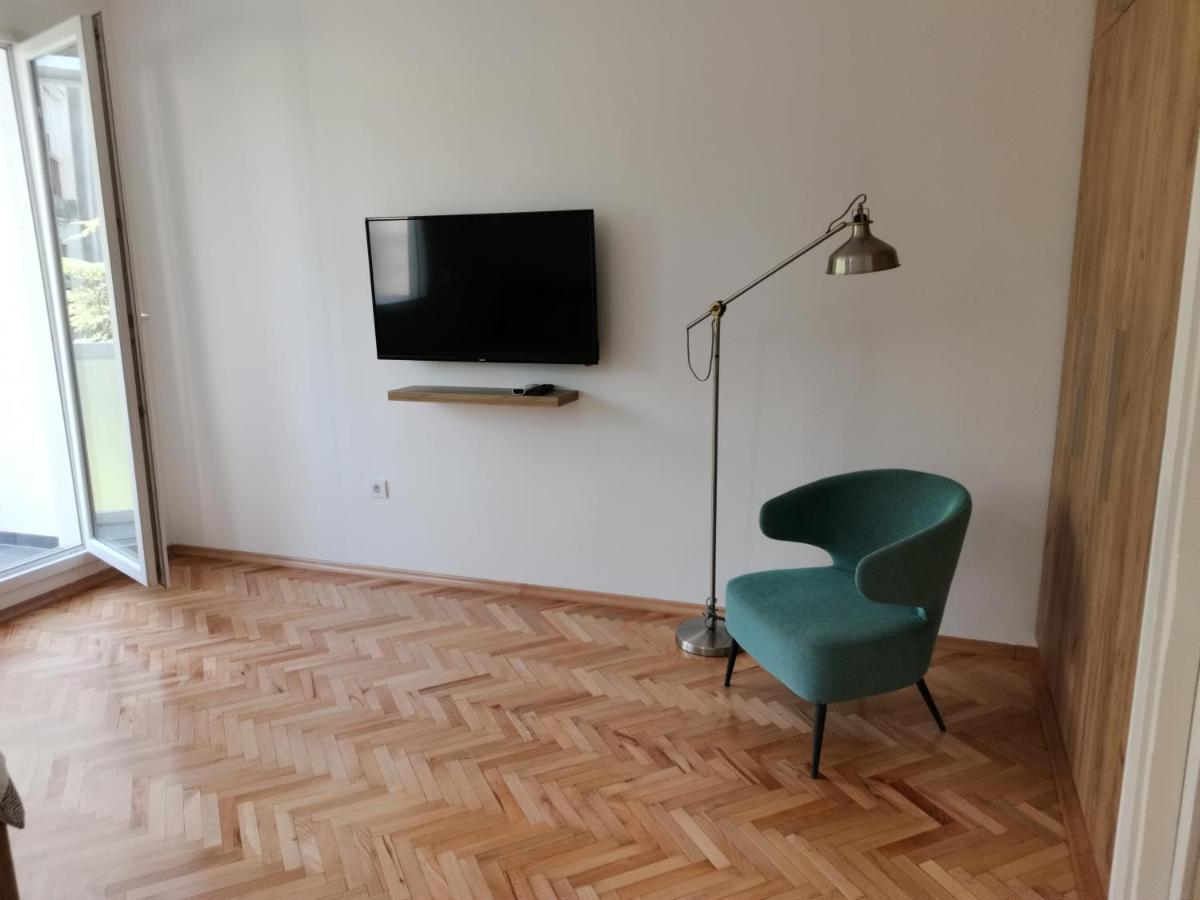 Clock Tower Apartments ポドゴリツァ エクステリア 写真